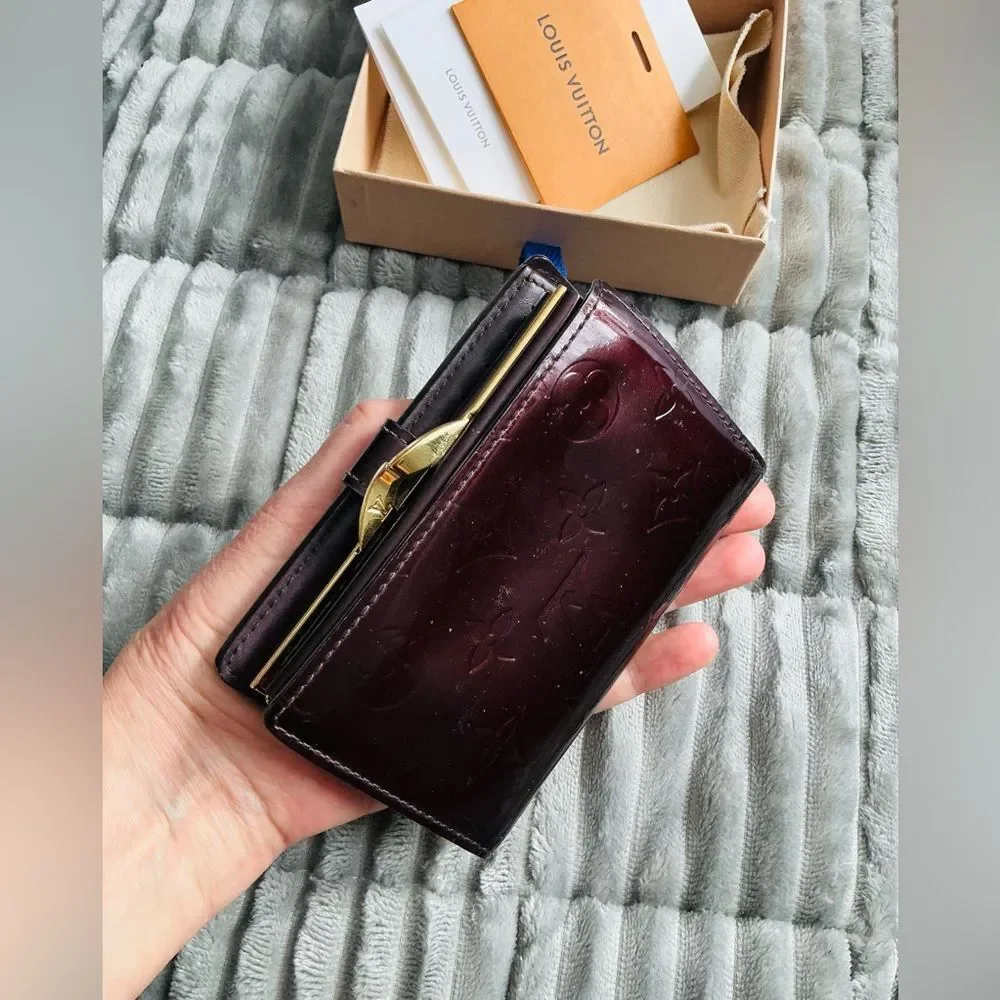 Authentic Louis Vuitton kiss lock Wallet